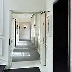J.k. Place - The Leading Of The World Hotel
