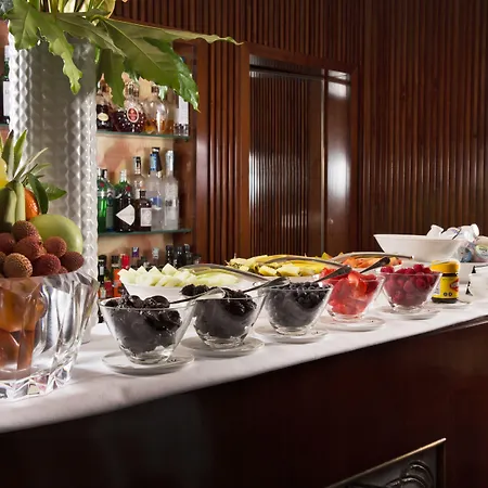 J.k. Place - The Leading Of The World Hotel