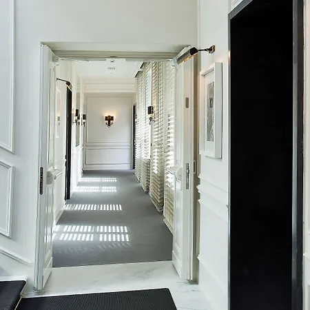 J.k. Place - The Leading Of The World Hotel